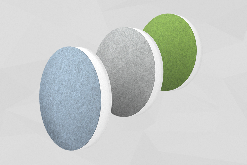 Three sound absorbers in the shape of a circle (soni ELEMENT CIRCLE) standing one behind the other in the colors blue, light grey and green against a grey background