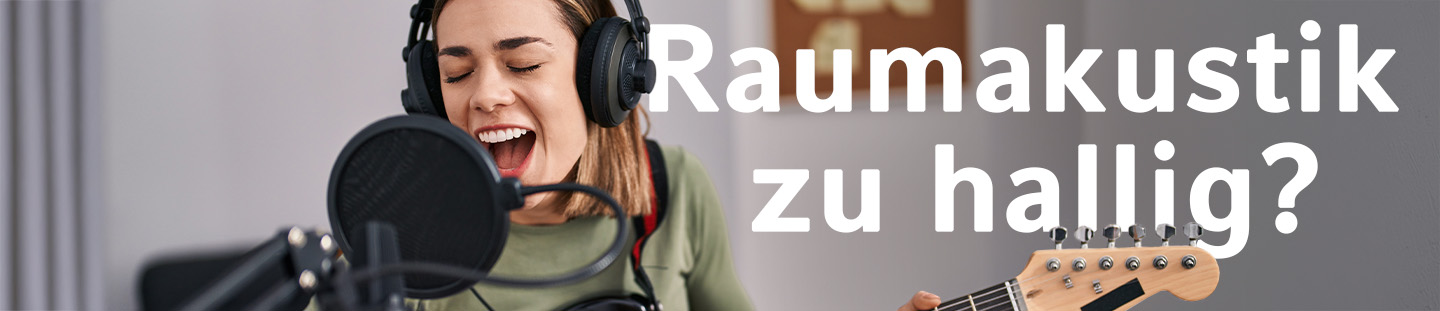 Frau singt in Tonstudio