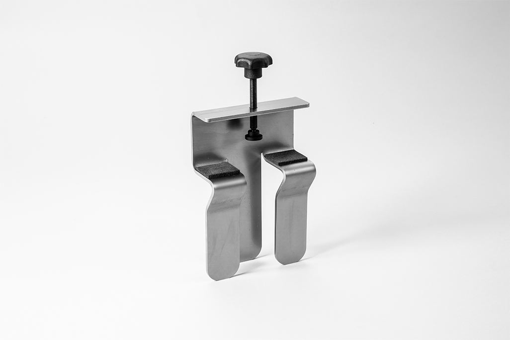 Close-up of the soni FIX Clamp table clamp on a light background