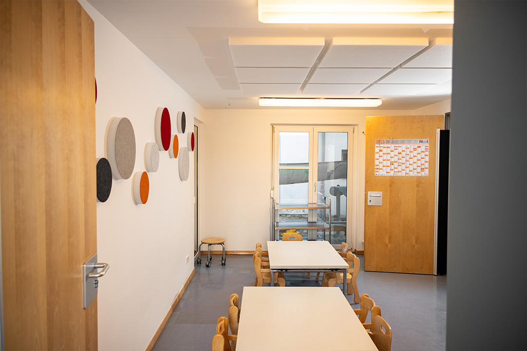 Anwendung Kindergarten Akustikelemente an Wand und Decke