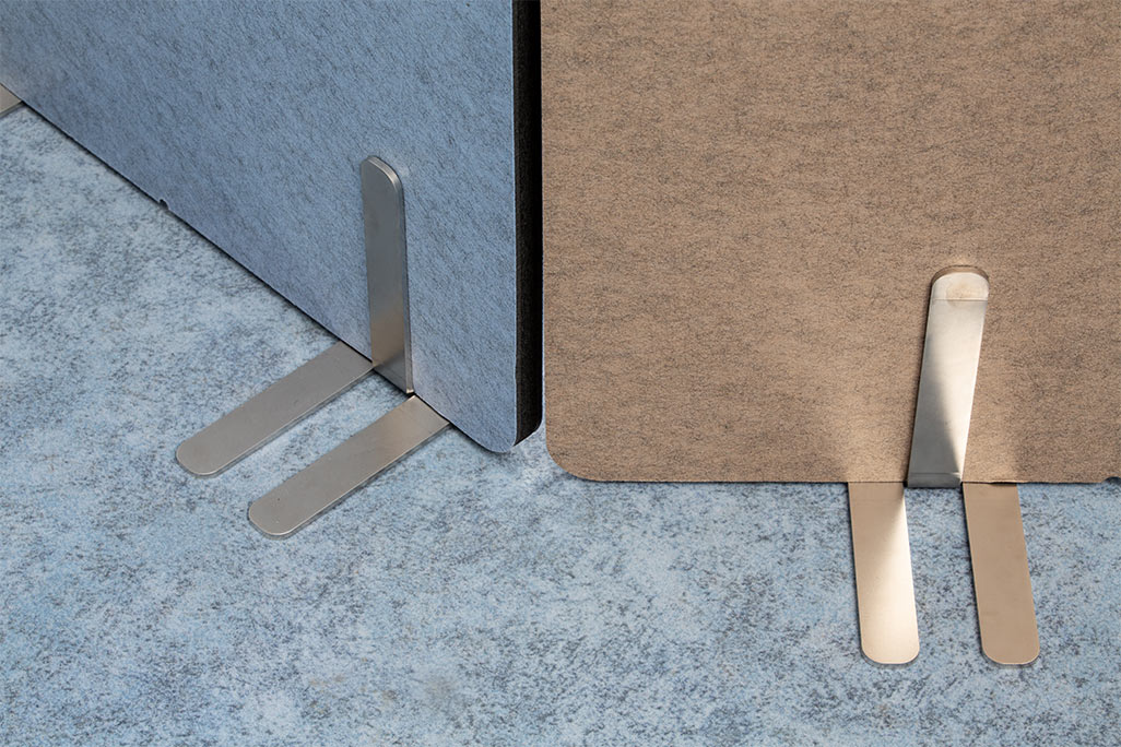 Close-up of soni adjustable pedestal FIX Base with a movable wall